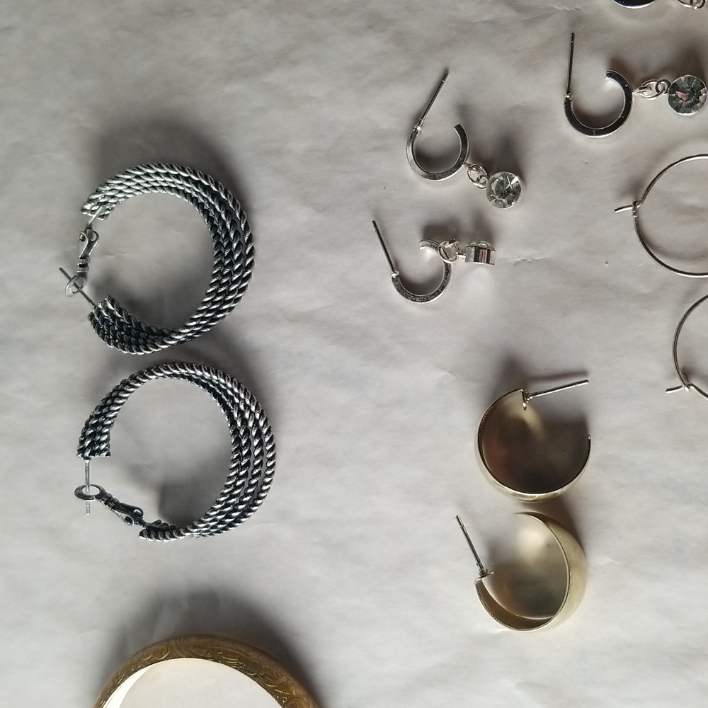 Curved And Circle Earring Collection - Picture 4 of 8
